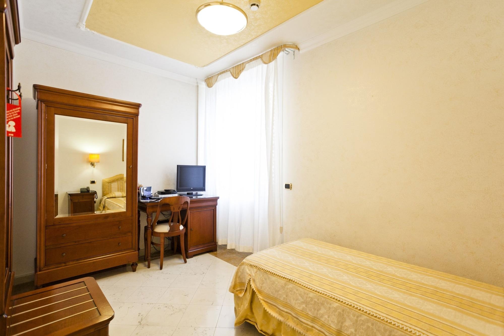 Mariano IV Palace Hotel โอริสตาโน ภายนอก รูปภาพ
