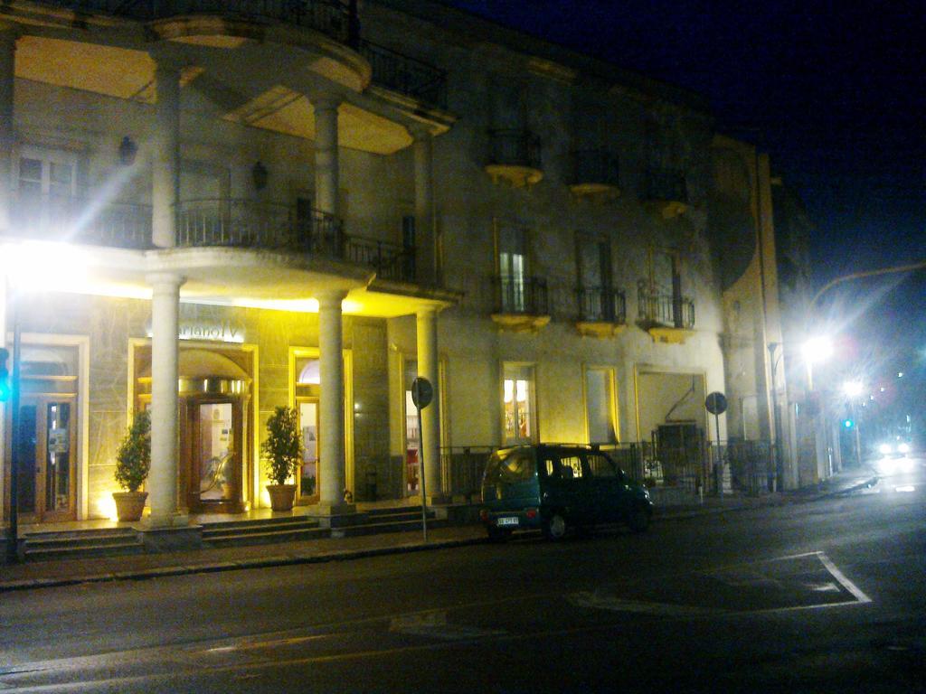 Mariano IV Palace Hotel โอริสตาโน ภายนอก รูปภาพ
